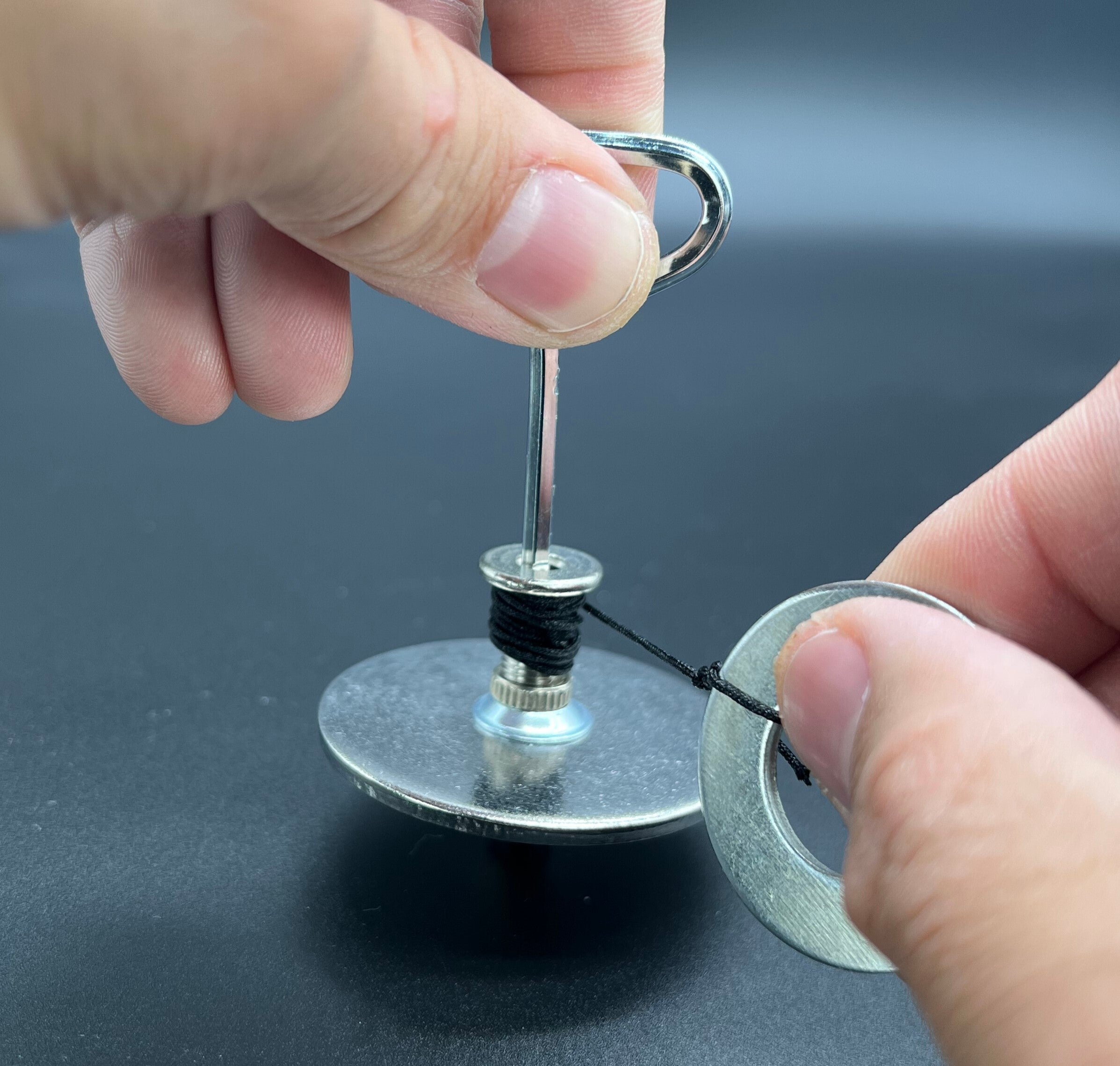 High-Speed Pull-String Zinc Alloy Spinning Top