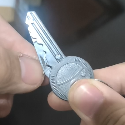 Key-shaped knife